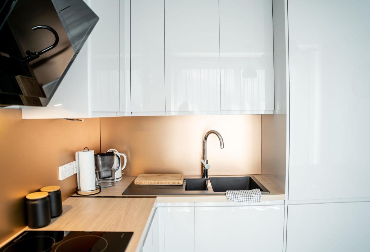 Luxurious Two Bedroom Apartment With Private Parking Perth Exterior photo